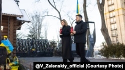 Уладзімір і Алена Зяленскія ўшаноўваюць у Кіеве памяць герояў Нябеснай сотні. 20 лютага 2026 году