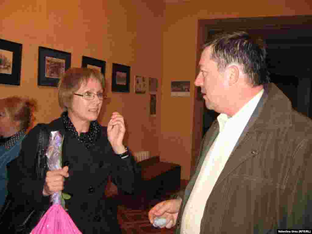 O autoare cu buchet...