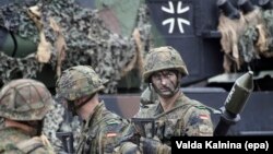 Soldați germani la o bază militară în Lituania