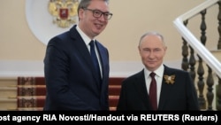 Predsednik Srbije sa predsednikom Rusije pred fotoaparatima tokom susreta u Kremlju, 9. maja 2025.