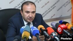 Armenia - Education Minister Levon Mkrtchian at a news conference in Yerevan, 22Sep2017.