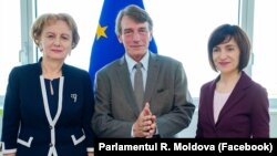 Prim-ministrul Maia Sandu (dreapta), preşedintele Parlamentului Zinaida Grecianîi şi David Maria Sassoli, președintele Parlamentului European