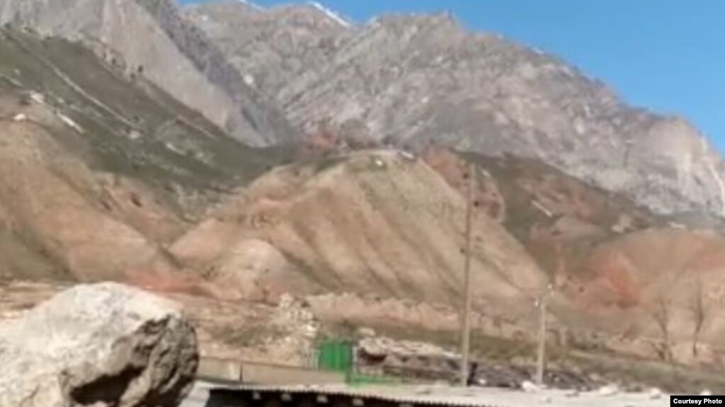 Гора Ходжамастон на юге Таджикистана