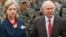 Sekretarja amerikane e Shtetit, Hillari Klinton, dhe shefi i Pentagonit, Robert Gejts, gjatë vizitës në Seul. 