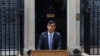 ریشی سوناک در حالی که در لندن باران می‌بارید، تاریخ انتخابات سراسری را مقابل دفتر نخست‌وزیری اعلام کرد