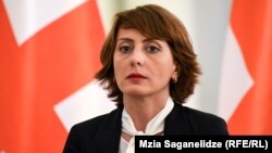 «Ми будемо поруч із громадянами Грузії, журналістами, яких вбивають – у прямому сенсі цього слова», – заявила депутатка від «Єдиного національного руху» Хатія Деканоїдзе