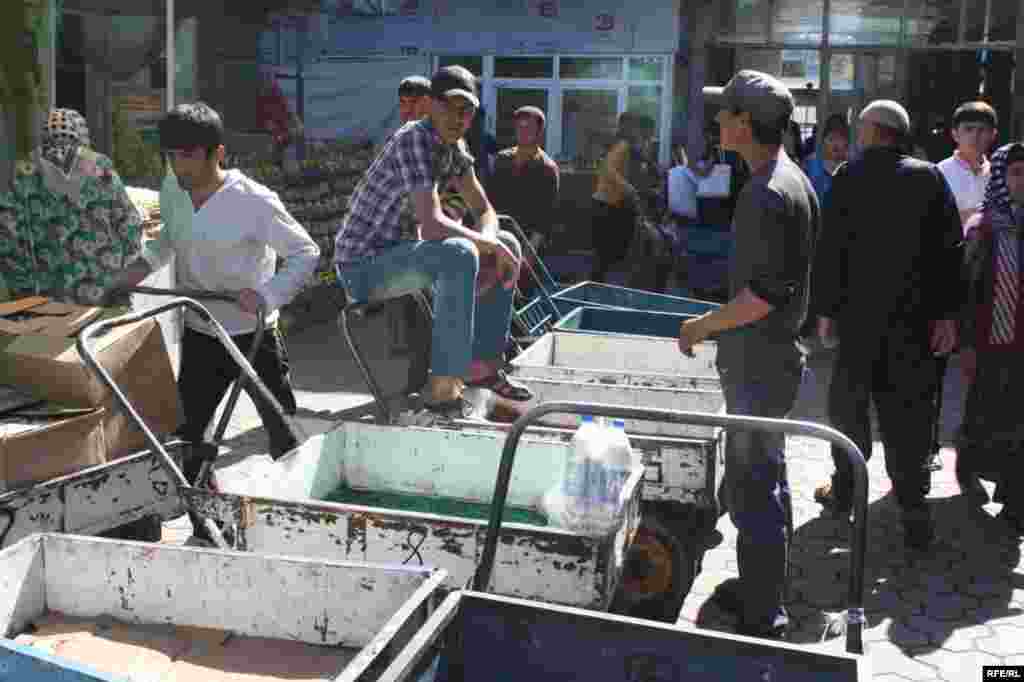 Дар орзуи арзонӣ #55