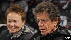 Lou Reed (right) with his wife, artist and songwriter Laurie Anderson, in 2010.