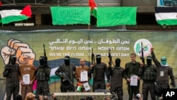 Hamas oslobađa izraelske zarobljenike u Deir al-Balahu, centralno područje Pojasa Gaze, 8. februara 2025.