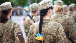 "Я уверена, что буду классно стрелять": как Минобороны Украины ставит женщин на воинский учет