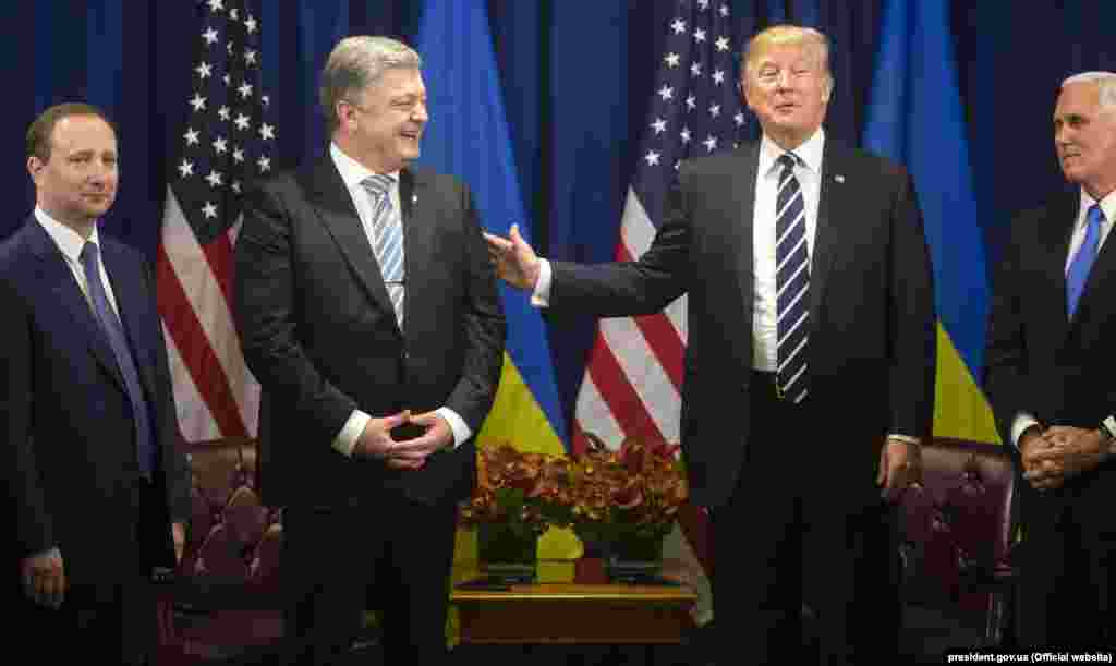 Президент України Петро Порошенко під час зустрічі з президентом США Дональдом Трампом в Нью-Йорку, 21 вересня 2017 року БІЛЬШЕ ПРО ЦЕ