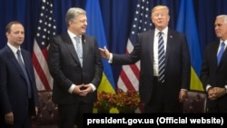 Президент Украины Пётр Порошенко и президент США Дональд Трамп в Нью-Йорке, 21 сентября 2017 года 