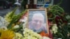 Жители Киева принесли цветы к месту гибели Павла Шеремета