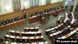 Hrvatski građani mogli bi se na referendumu izjašnjavati među ostalim i treba li smanjiti broj zastupnika manjina