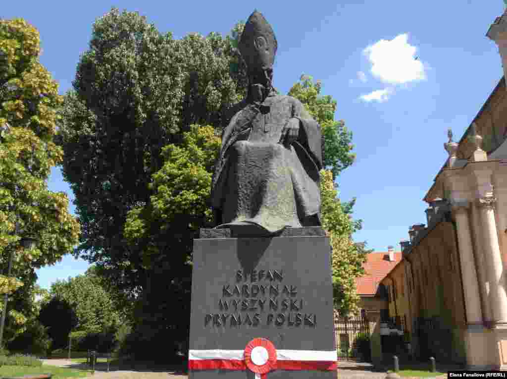 Кардинал Вышиньский с кокардой