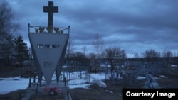 Единственный памятник жертвам Голодомора в России был поставлен в 1992 году по частной инициативе на кладбище в селе Малая Сердоба Пензенской области.
