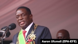 Emmerson Mnangagwa la depunerea jurământului în Harare, 24 noiembrie 2017