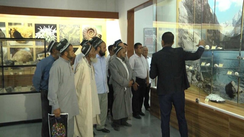 Священнослужителей Таджикистана обязали посетить музеи