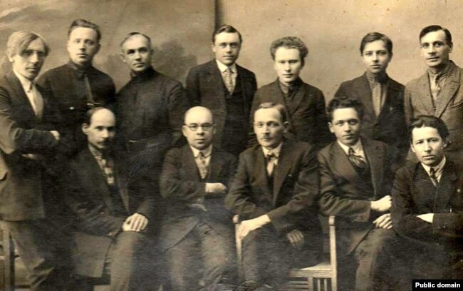 Anatoly Volny tra gli scrittori bielorussi.  Anno 1936