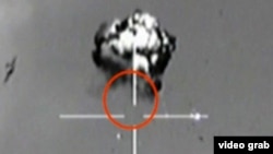 تصویر هواپیمای بدون سرنشین ناشناسی که روز شنبه در اسرائیل هدف قرار گرفت و سرنگون شد.