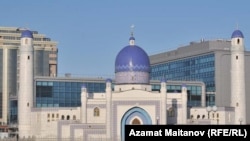 Мечеть Атырауской области носит название «Имангали». Атырау, 25 февраля 2009 года.