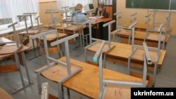 Уряд заборонив заняття в освітніх закладах до 3 квітня (на фото: під час карантину в лютому 2016 року, Вінниця)