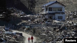 Japan - People walk at an area that was damaged by the March 11 earthquake and tsunami, in Miyako, Iwate prefecture, 05Apr2011