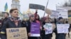 Марш жінок і акція противників фемінізму відбулися в Києві