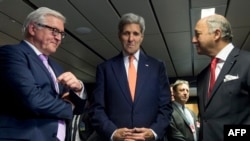 French Foreign Minister Laurent Fabius (R), German Minister for Foreign Affairs Frank-Walter Steinmeier (L) and US Secretary of State John Kerry talk prior to their final plenary meeting in Vienna before concluding JCPOA, July 14, 2015