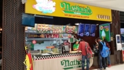 Франшиза ыкмасы менен ачылган «Nathan’s Famous» тамактануу жайы. Бишкек, Кыргызстан.