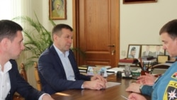 Російський міністр екології та природних ресурсів Криму Геннадій Нараєв (у центрі)