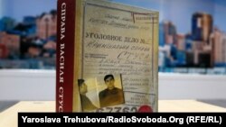 Ще у вересні 2019 року Медведчук заявив, що книжка журналіста й історика Вахтанга Кіпіані про Василя Стуса містить «висловлювання, які не відповідають дійсності»