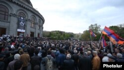 Armenia - Opposition supporters rally in Yerevan's Liberty Square, 13 April 2018.