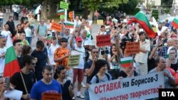 Протестиращите в Хасково поддържат исканията си за оставка на цялото правителство и не приемат промените в кабинета, които определят като козметични