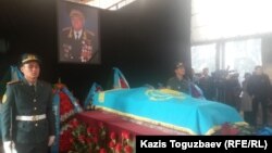 Прощание с легендарным летчиком Талгатом Бегельдиновым. Алматы, 12 ноября 2014 года.