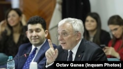 Mugur Isărescu prezintă cele mai mari riscuri pentru stabilitatea financiară a României.