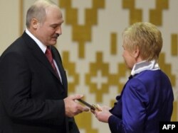 Аляксандар Лукашэнка і Лідзія Ярмошына