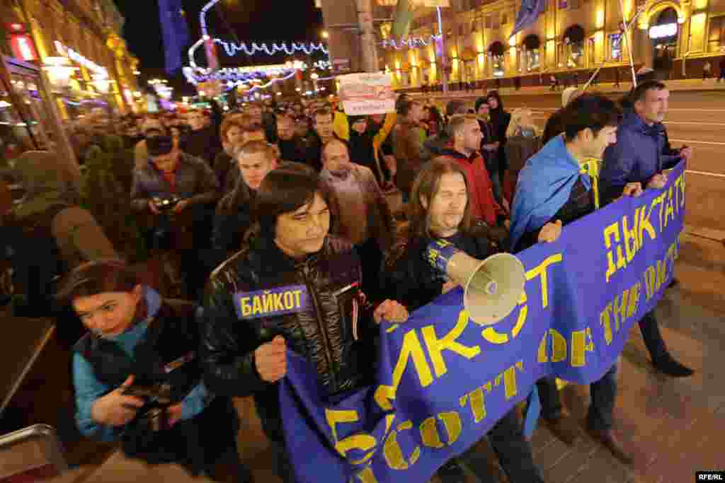В день минувших президентских выборов – 19 декабря 2010 года – акция протеста оппозиции была подавлена, многие ее участники были задержаны.