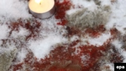 Candles on the spot where lawyer Stanislav Markelov and reporter Anastasia Baburova were killed
