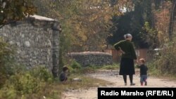 По словам старейшины, пока в Панкиси все спокойно, но если молодых людей будут по-прежнему отправлять на чужую войну, то тогда возможно всякое