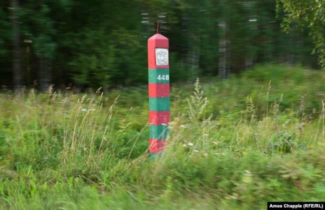 Ruska graniÄna oznaka unutar "Satseske Äizme" uslikana iz automobila u pokretu
