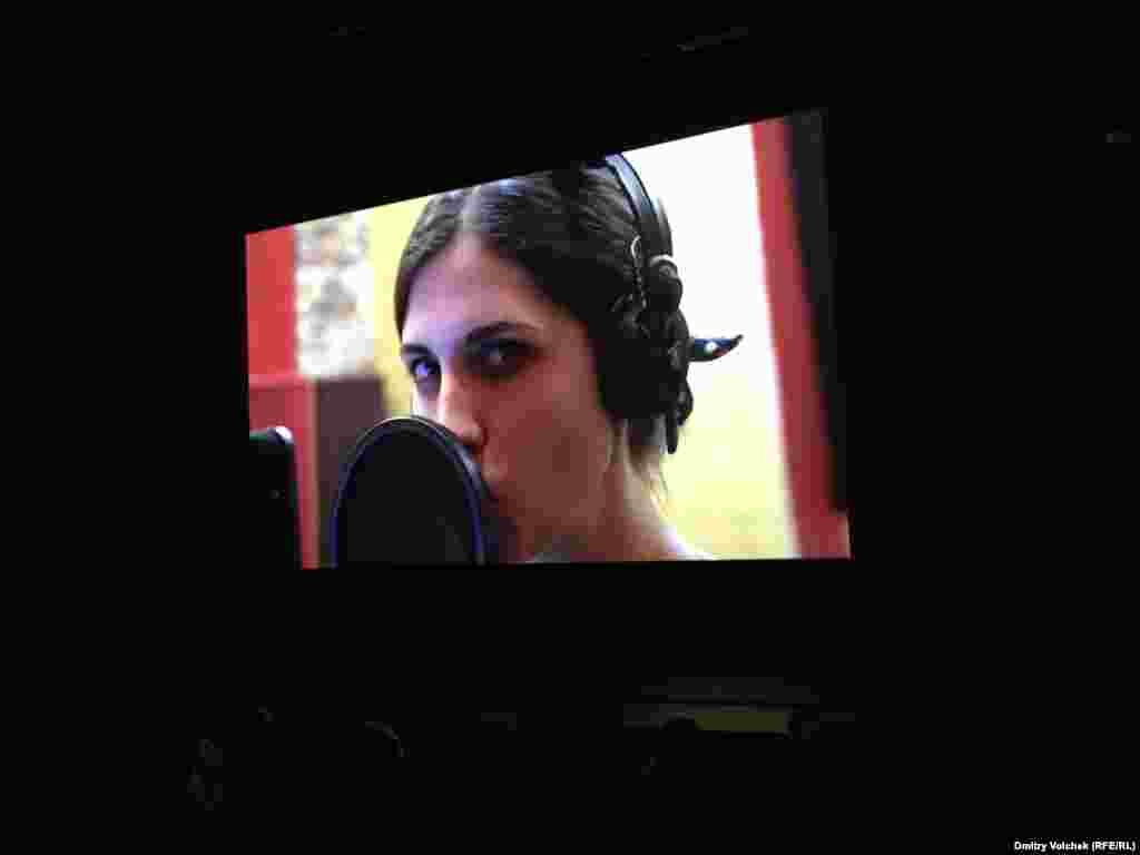 Первая часть фильма о группе Pussy Riot получила в 2013 году премию на фестивале в Амстердаме. Еще не завершенный сиквел «Pussy vs Putin 2» в Роттердаме представляли Надежда Толоконникова, Мария Алехина и Петр Верзилов.