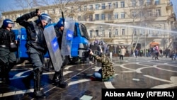 Police in Baku using western-made water cannon to break up protest, 10Mar2013
