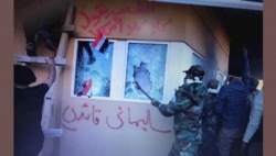 شعار «رهبر ما، سلیمانی» بر دیوار سفارت آمریکا در بغداد