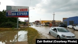 Затопленные из-за ливня улицы в Симферополе, архивное фото
