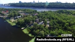 Береги Труханового острова у Києві щільно забудовані