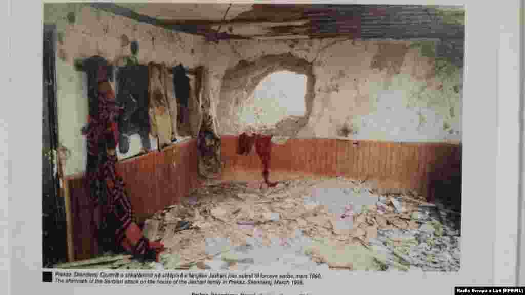 Shtëpia e familjes Jashari pas shkatërrimit nga ana e forcave serbe më 1998, Prekaz, Skënderaj.