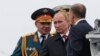 Владимир Путин и министр обороны России Сергей Шойгу в Севастополе 9 мая