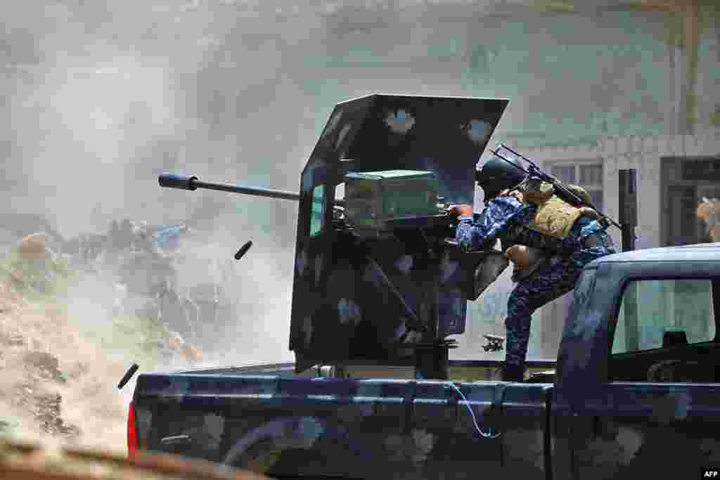 A member of Iraq's security forces fires a 23-mm antiaircraft gun as they advance toward the Old City of Mosul during an ongoing offensive to retake the last district still held by Islamic State fighters. (AFP/Ahmad al-Rubaye)