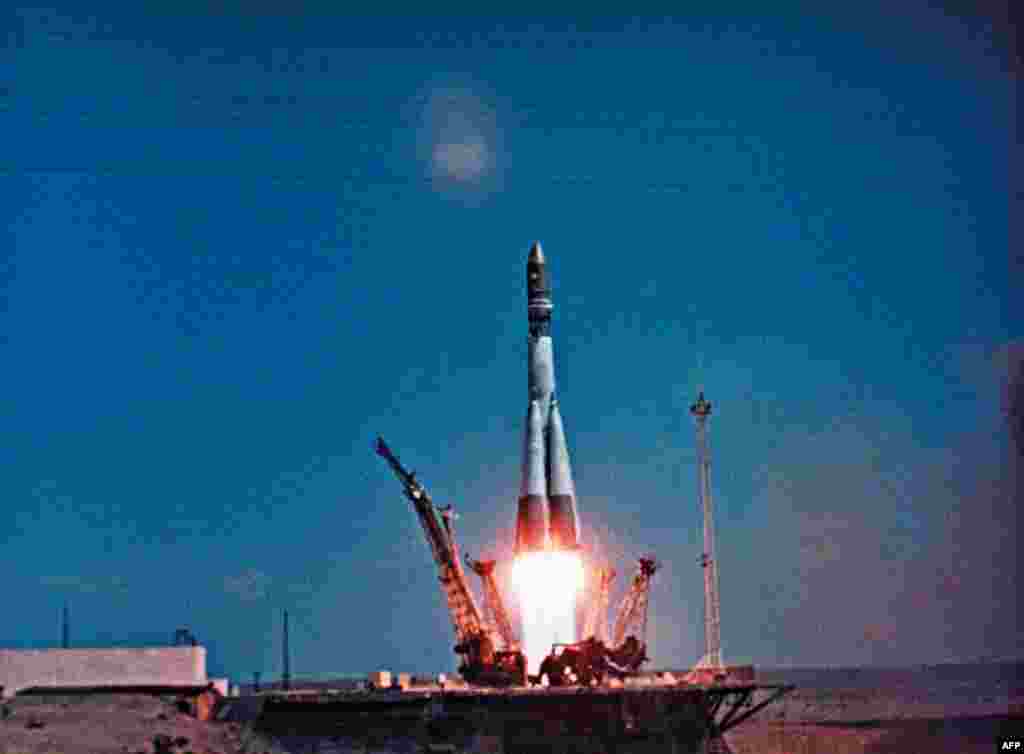 The &quot;Vostok-1&quot; spacehip, carrying Yury Gagarin on his historic first manned flight into space, blasts off on top of an R-7 rocket from the Baikonur Cosmodrome on April 12, 1961.